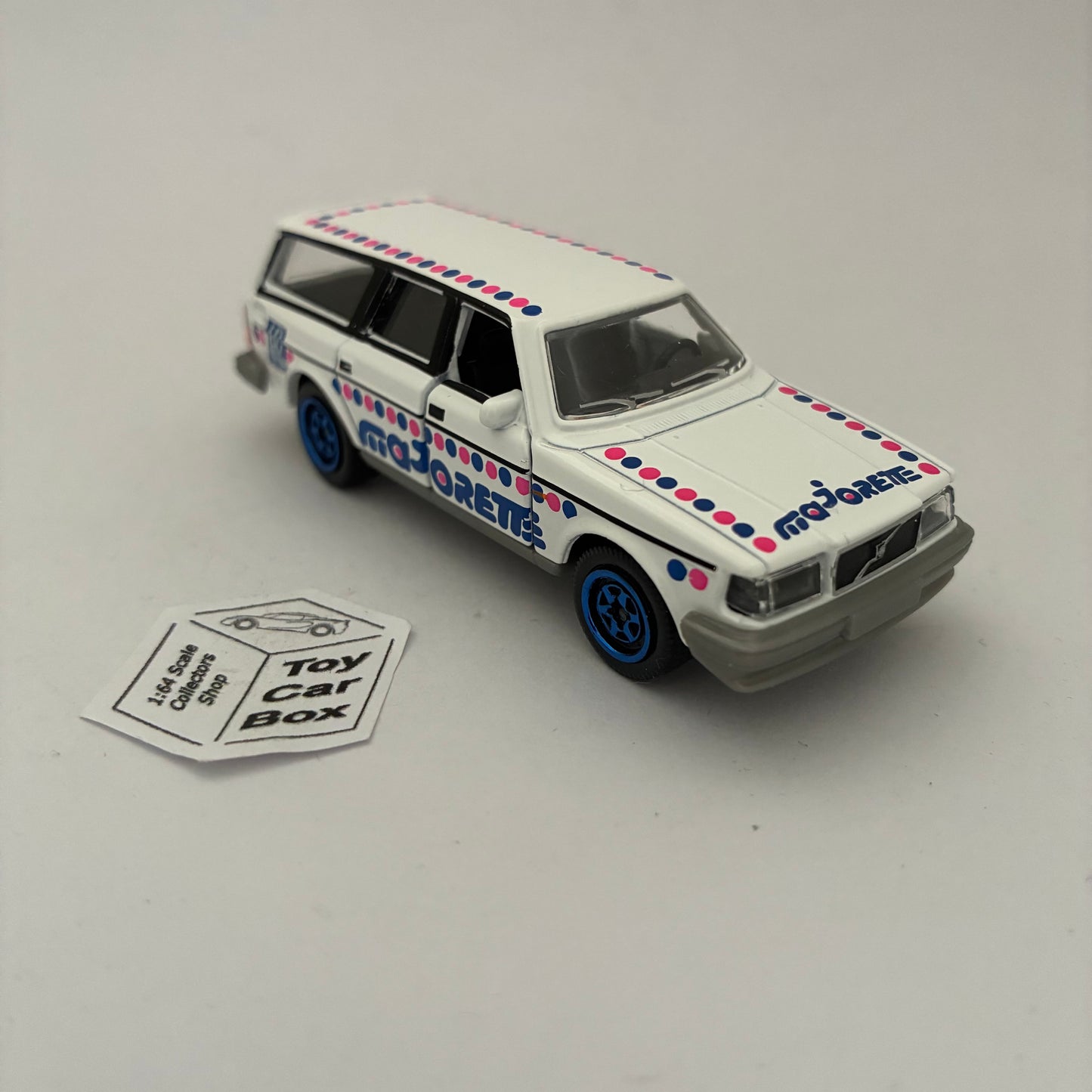 MAJORETTE Loose - Volvo 240 GL (White #267A - 1/59* - Opening Doors). D99