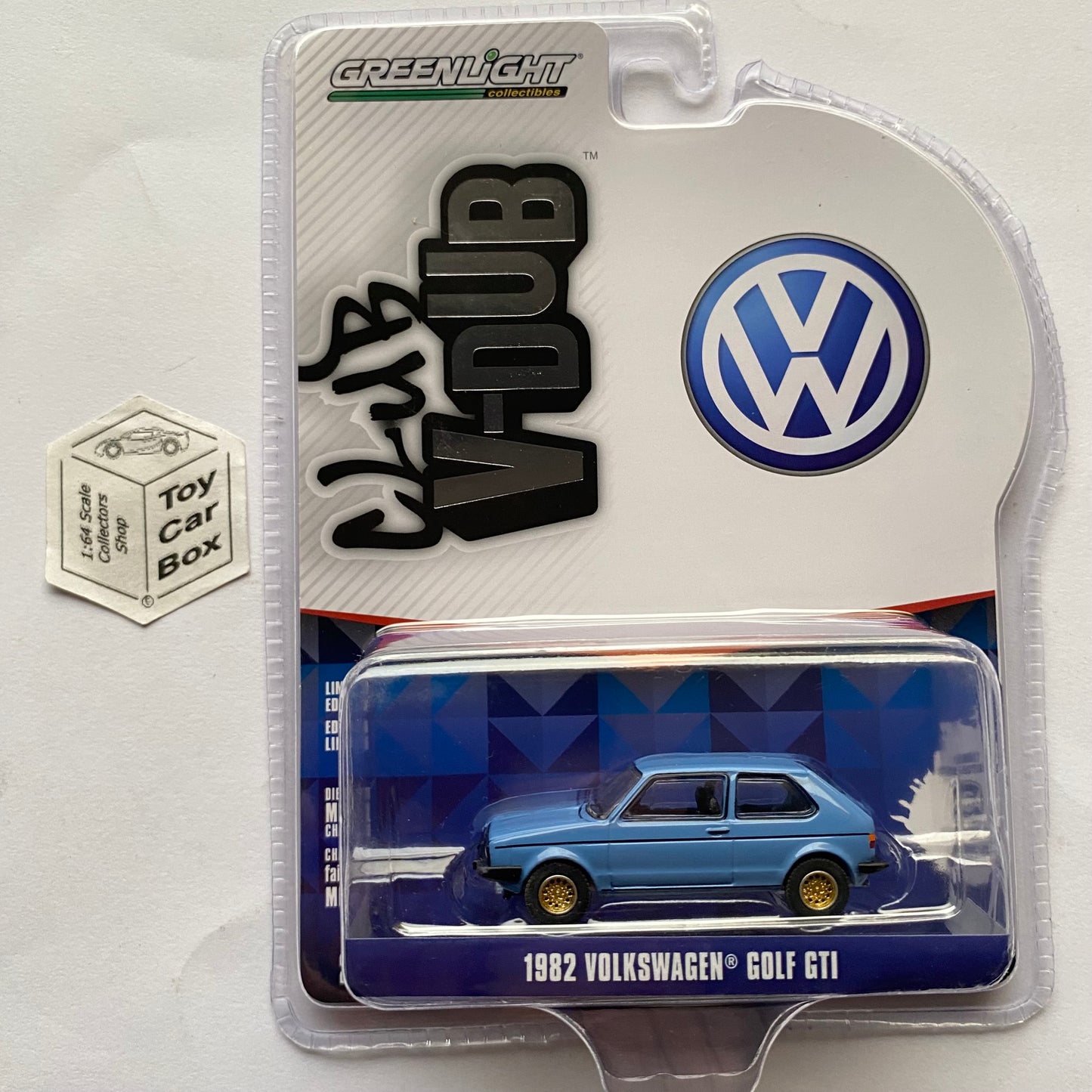 GREENLIGHT - 1982 Volkswagen Golf GTI (Blue - Club V-Dub Series 19) J45g
