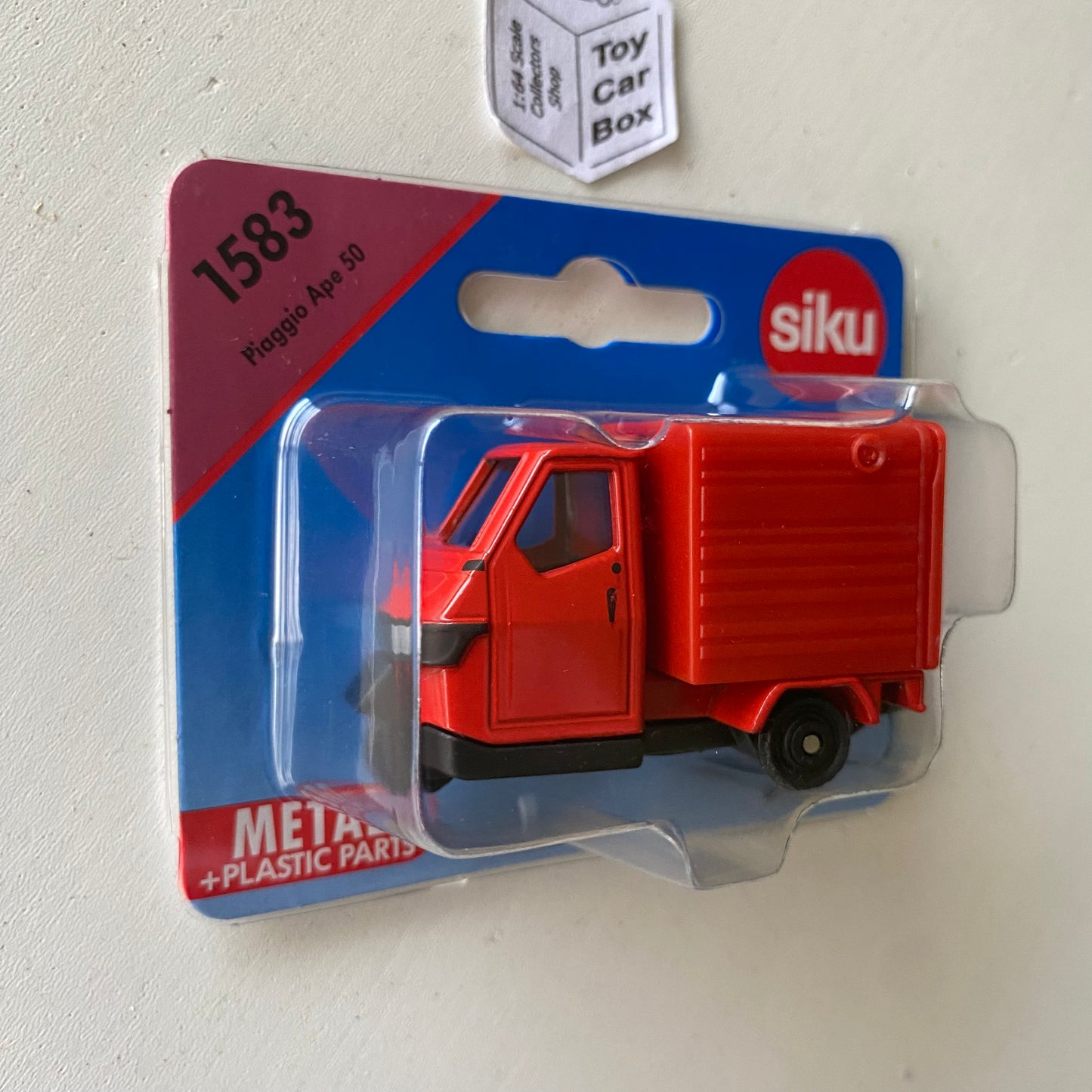 SIKU #1583 - Piaggio Ape 50 (Red, Opening Rear - Approx. 1:44 scale) E50