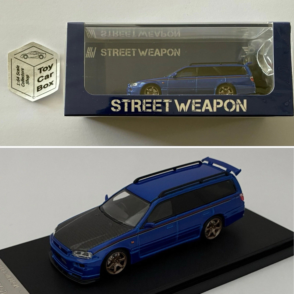 STREET WEAPON - Nissan Stagea R34 Wagon (Blue & Black 1/64 - Display Case) Y37g