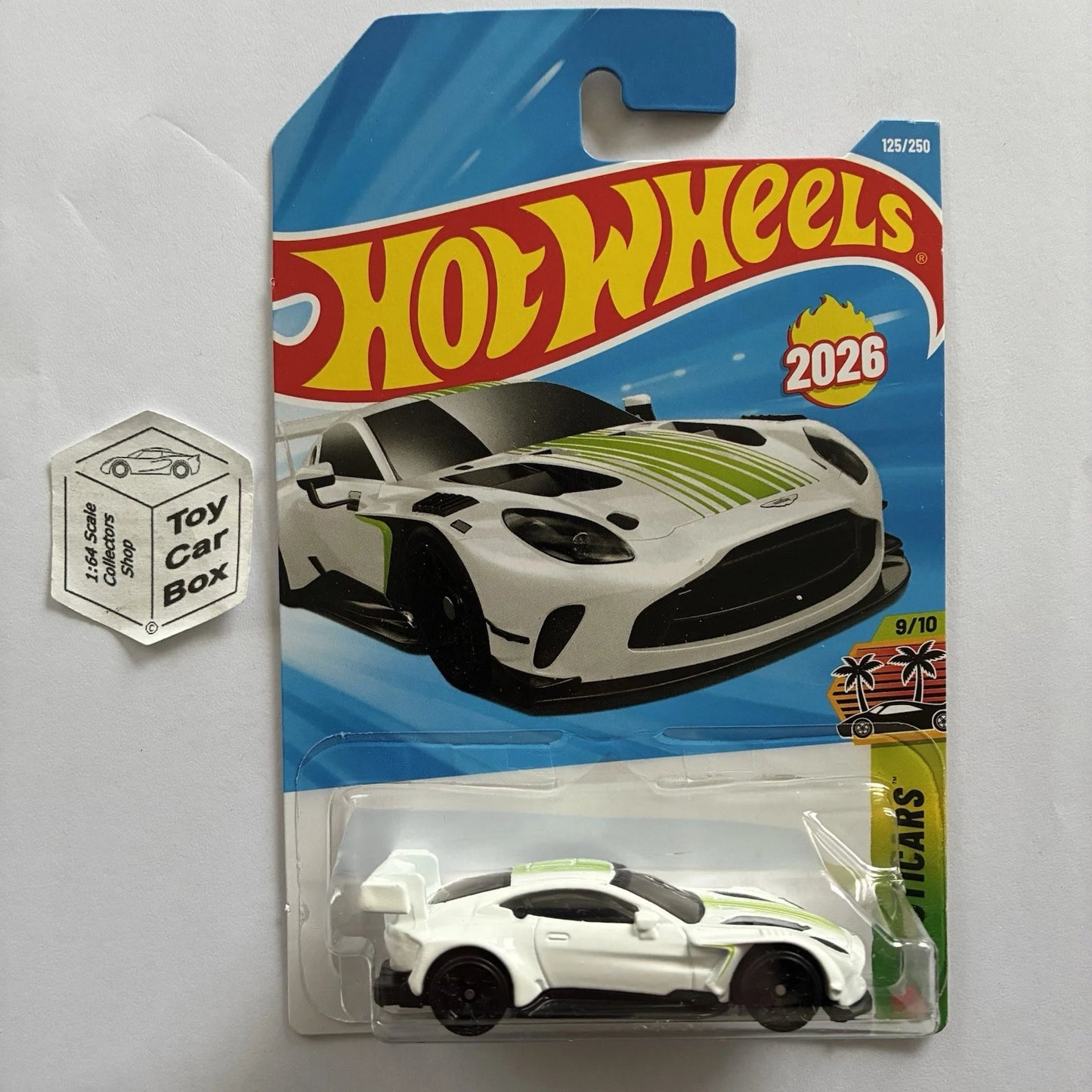 2026 HOT WHEELS #125 - 2024 Aston Martin Vantage GT3 (White #9 Exoticars) B00