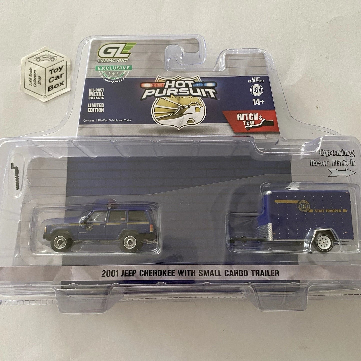 GREENLIGHT - 2001 Jeep Cherokee & Cargo Trailer (Hot Pursuit - Hitch & Tow) J38g