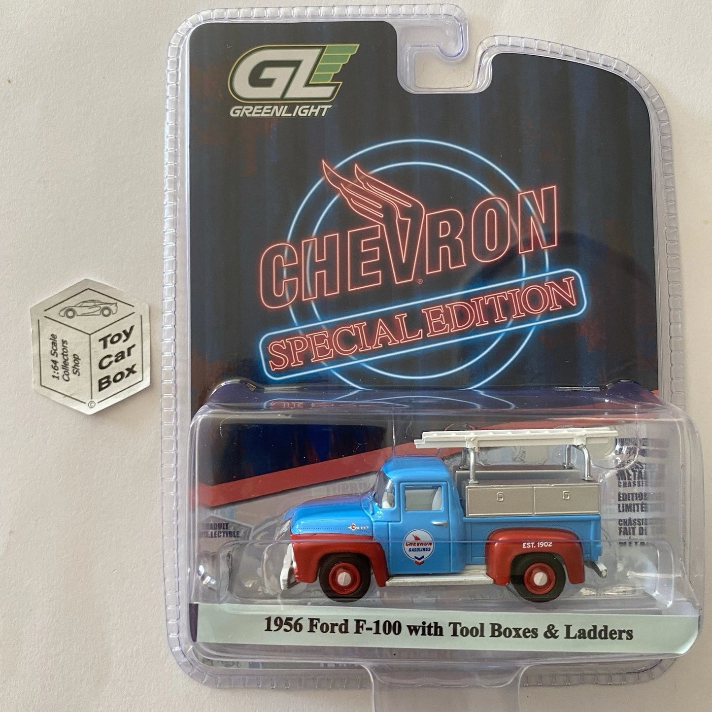 GREENLIGHT - 1956 Ford F-100 with Tools & Ladders (Chevron -Special Edition) J38g