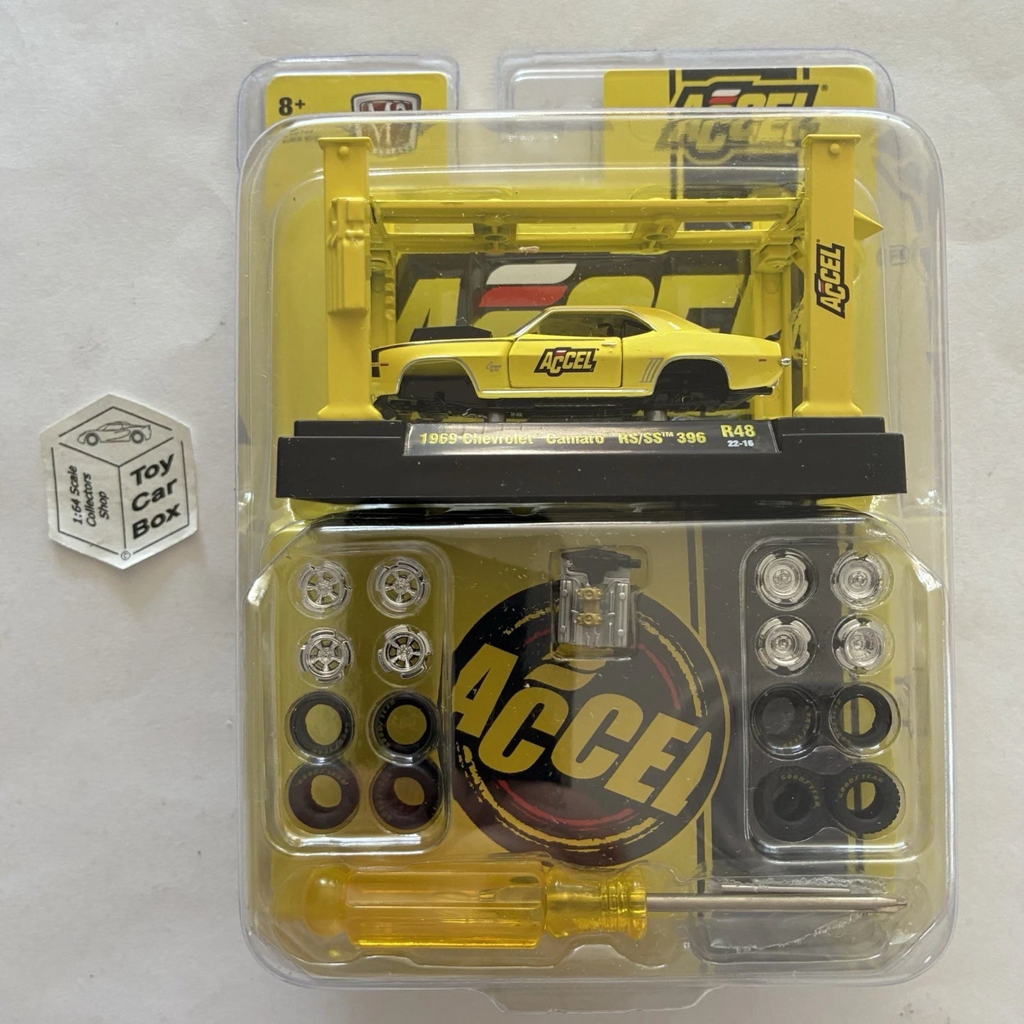 M2 MACHINES - 1969 Chevy Camaro RS/SS 396 (Yellow - 1:64 Model Kit R48) O53g