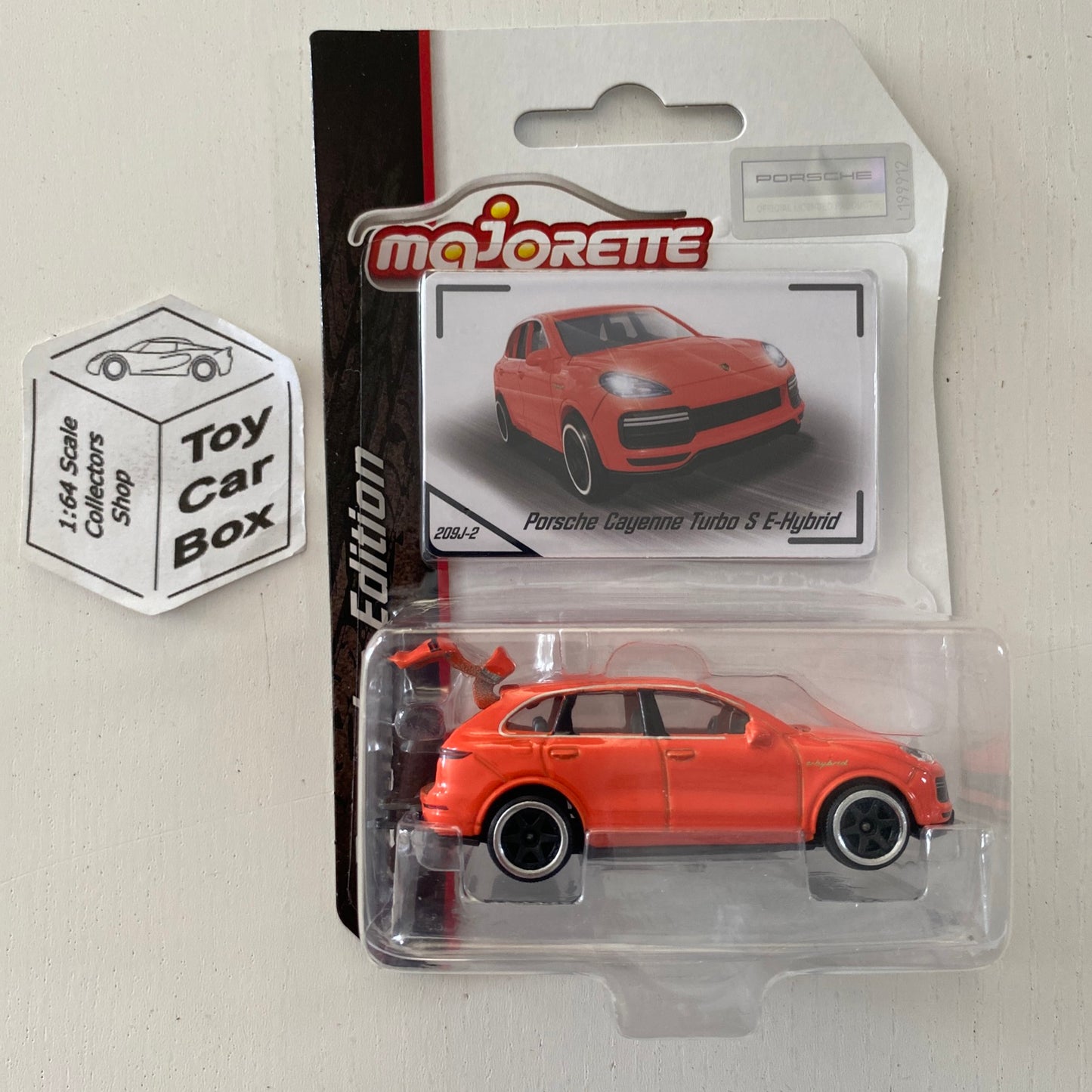 MAJORETTE Porsche Cayenne Turbo S E-Hybrid (1/64* Premium Edition - Orange) D72