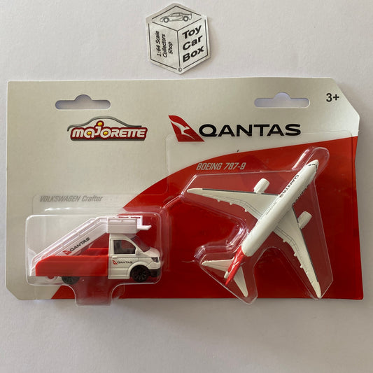 MAJORETTE Qantas - VW Crafter & Boeing 787-9 (1:64 Vehicle & Plane Set) L64