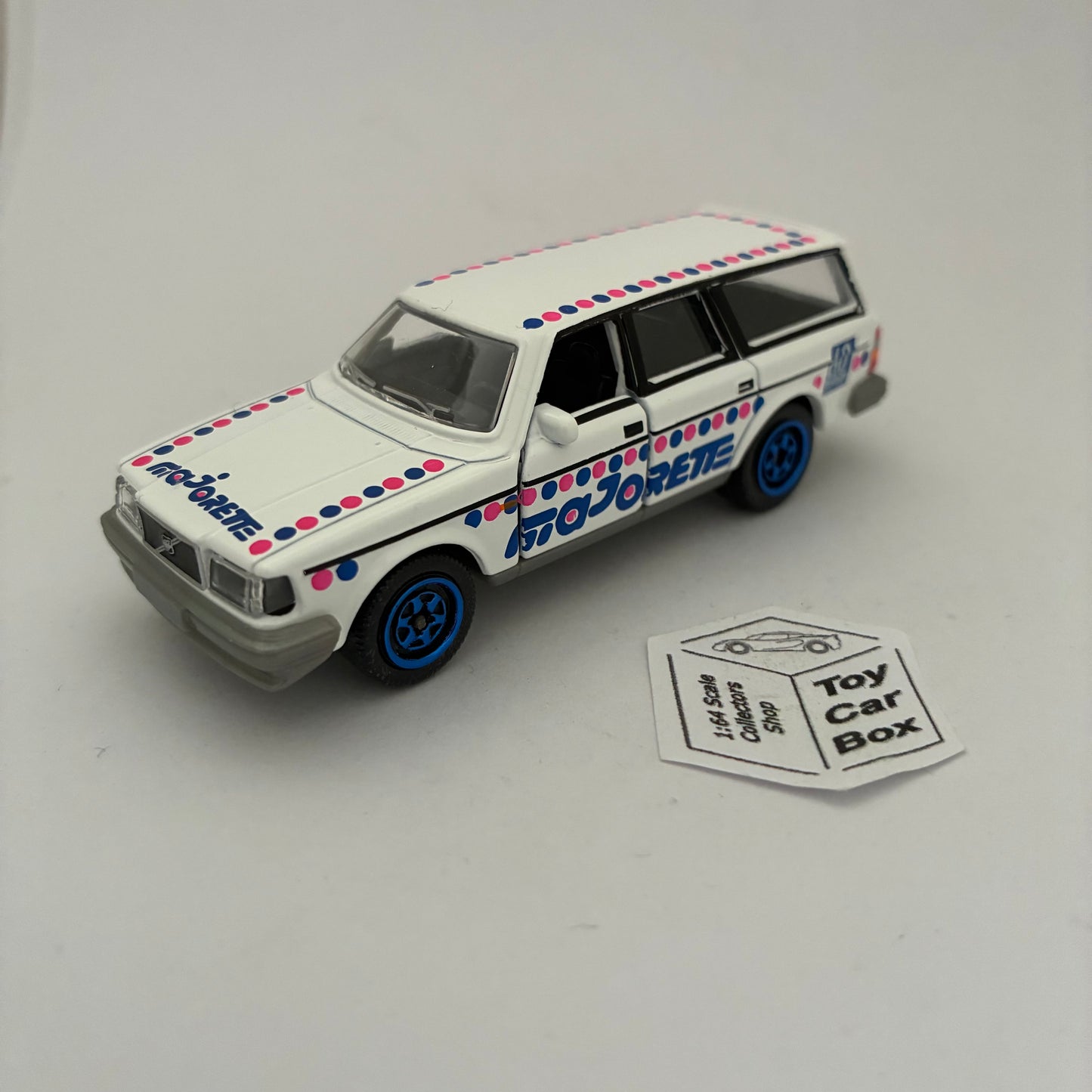 MAJORETTE Loose - Volvo 240 GL (White #267A - 1/59* - Opening Doors). D99