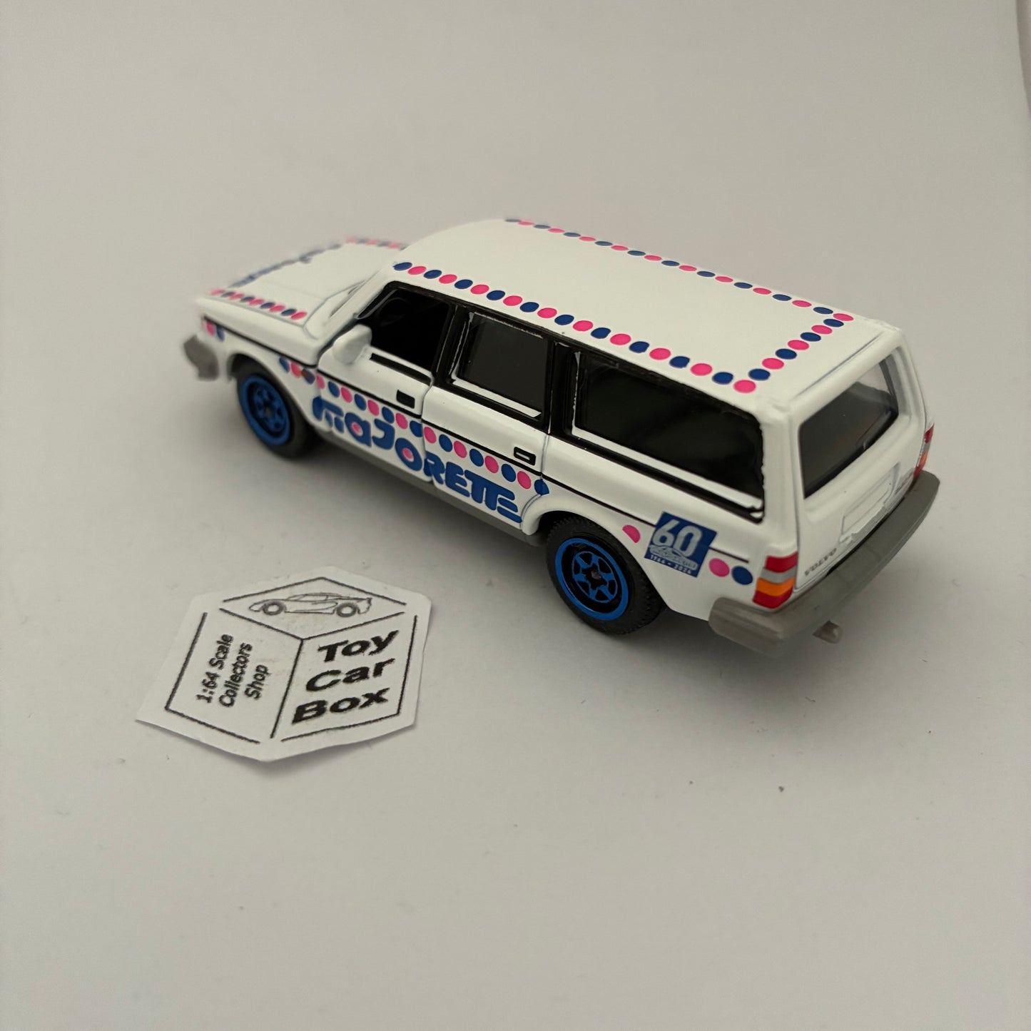 MAJORETTE Loose - Volvo 240 GL (White #267A - 1/59* - Opening Doors). D99