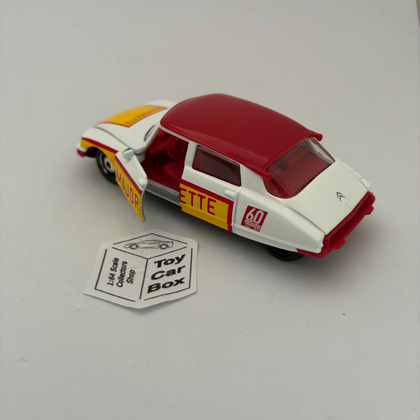 MAJORETTE Loose - Citroen DS 21 (White & Red #253D - 1/59* - Opening Doors). D99