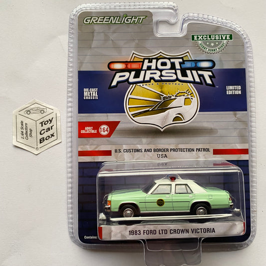GREENLIGHT - 1983 Ford LTD Crown Vic (US Customs & Border Hobby Exclusive) J45g