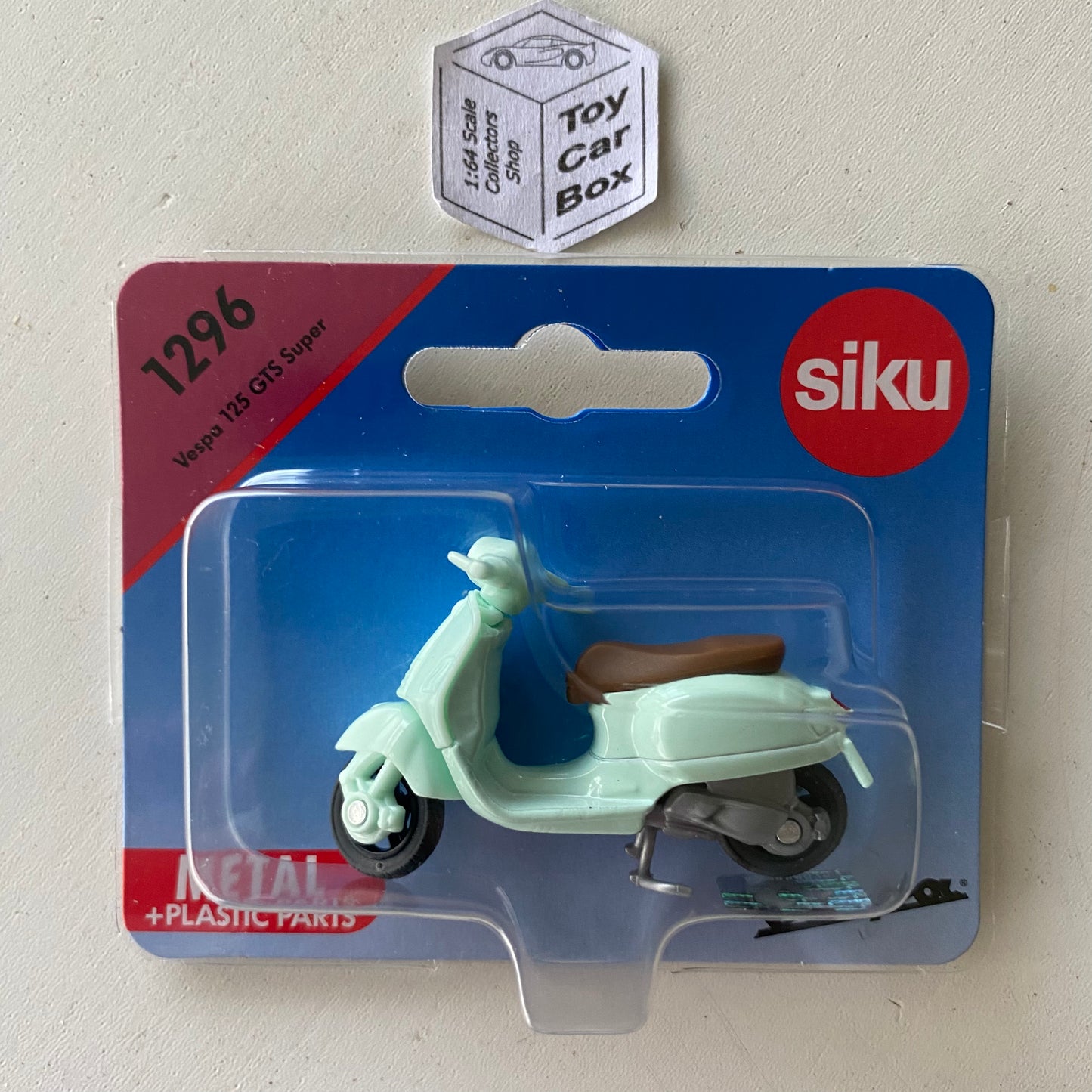 SIKU #1296 - Vespa 125 GTS Super (Green - Approx. 1:35 Similar to HW Bike) E50