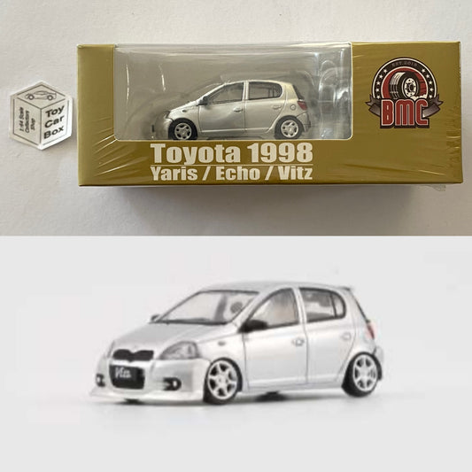 BM CREATIONS - 1998 Toyota Yaris / Echo / Vitz (1:64 Scale - Silver - RHD) M14g