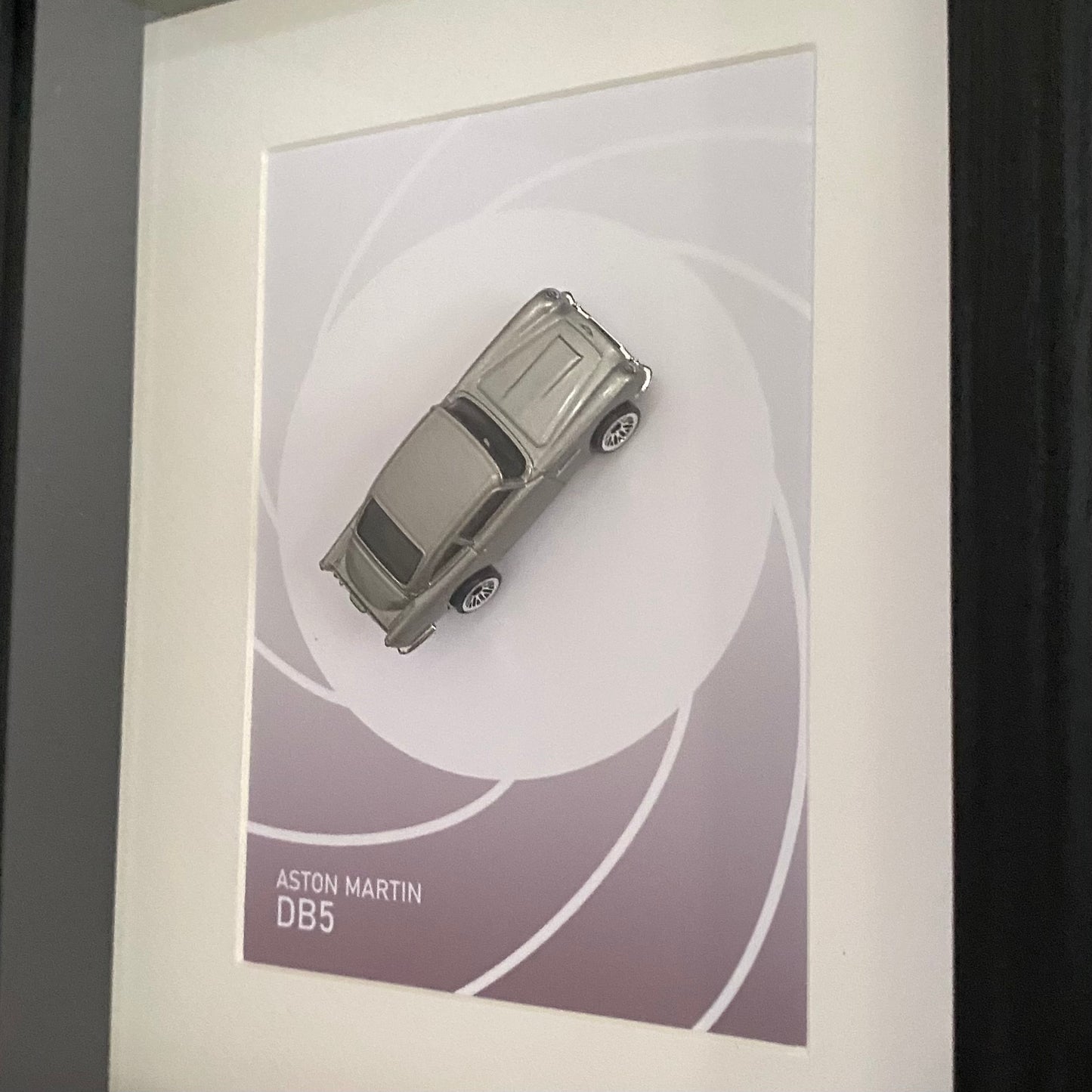 WALL ART - HOT WHEELS Aston Martin DB5 Mounted In Frame (28 x 23 cm) L00