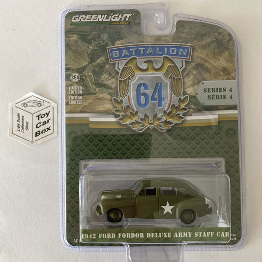 GREENLIGHT - 1942 Ford Fordor Deluxe Army Staff (1:64 Battalion Series 4) I91g