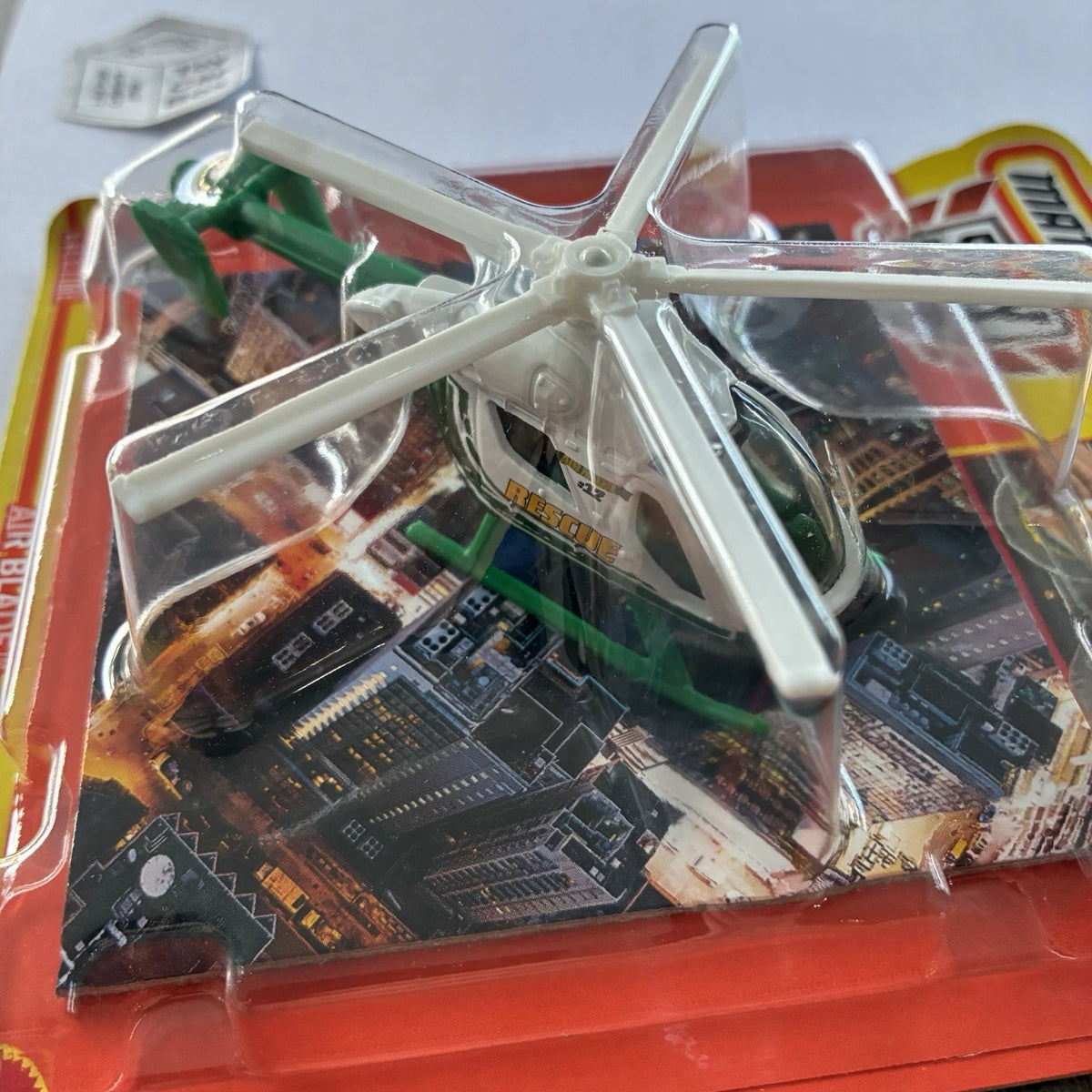2024 MATCHBOX Sky Busters #18 - MBX Air Blade Helicopter (White & Green) D02g