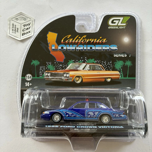 GREENLIGHT - 1992 Ford Crown Victoria (Blue - California Lowriders 7) J45g