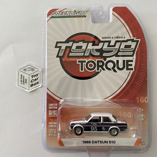 GREENLIGHT - 1969 Datsun 510 (Blue #95 - 1:64 Tokyo Torque Series 4) I84g