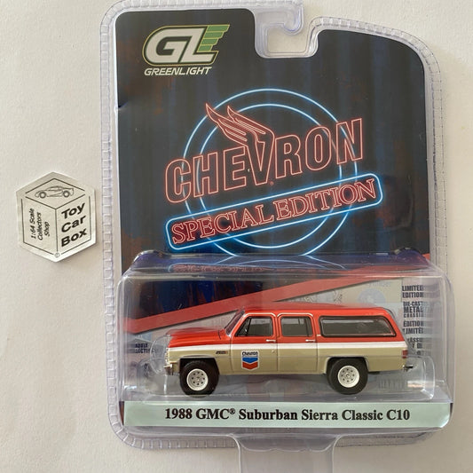 GREENLIGHT - 1988 GMC Suburban Sierra Classic (Chevron - Special Edition) J38g