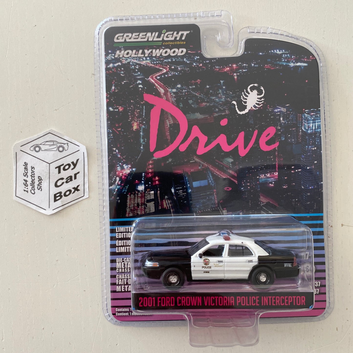 GREENLIGHT - 2001 Ford Crown Vic Police (Drive - 1:64 Hollywood Series 37) J95