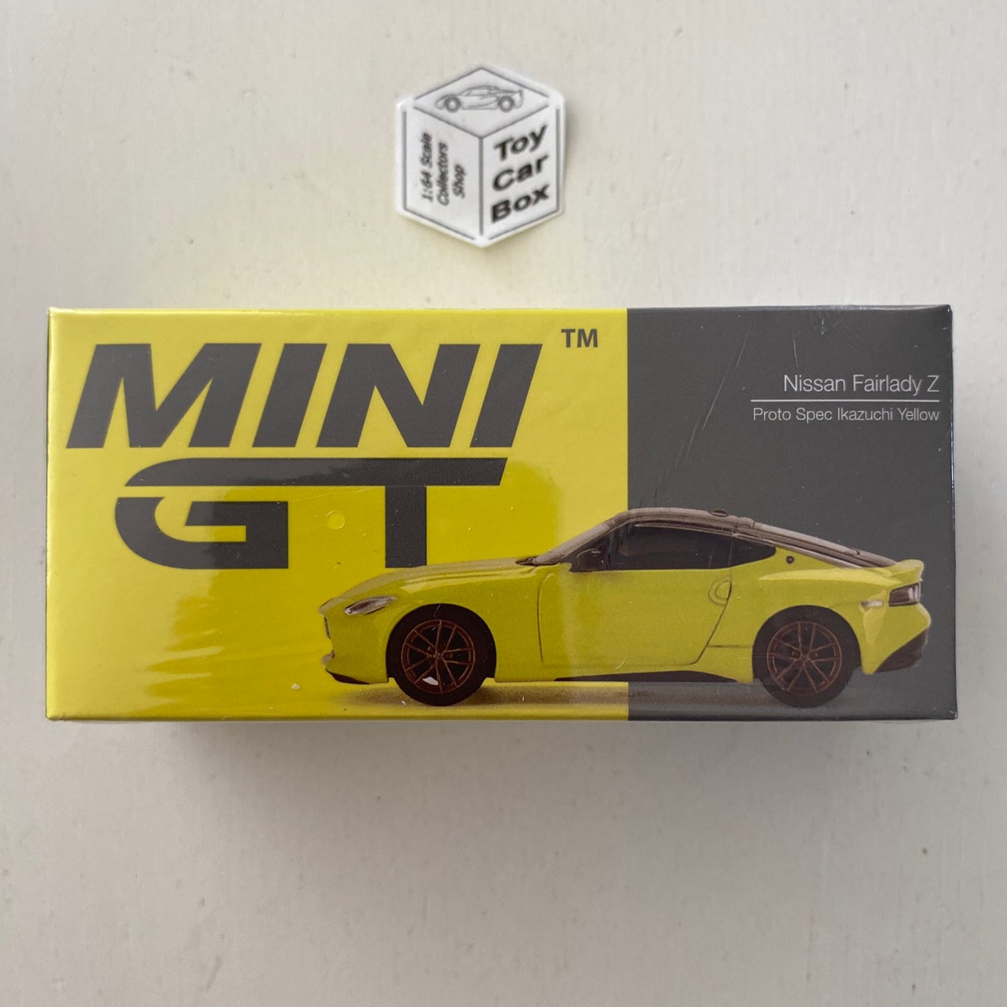 Mini GT #414 - 2023 Nissan Fairlady Z (Yellow- 1/64 Scale Boxed) L19g